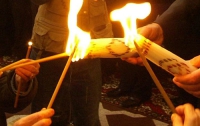 В Киев доставили Вифлеемский огонь 