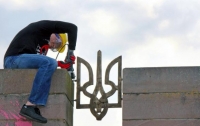 В Польше националисты разрушили памятник воинам УПА