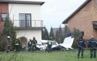 Самолет упал во дворе жилого дома