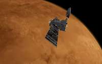 Роскосмос опубликовал красочное фото кратера на Марсе, сделанное аппаратом Trace Gas Orbiter