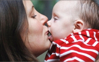 Родительские нежности опасны для детей