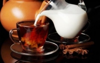 Доказано, что чай с молоком вредит здоровью человека