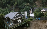 В Японии проводят массовую эвакуацию из-за оползней