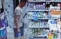 В интернете показали видео с наглым вором, орудующим в Харькове