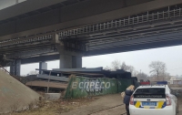 Выпивший мужчина прыгнул с моста в Киеве