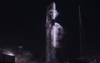 Компания SpaceX запустила в космос спутник связи и аппарат для исследования Луны