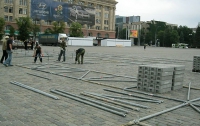 Монтировать фан-зону к ЕВРО-2012 в Харькове начали с забора (ФОТО)