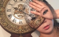 Корейская визажистка изображает оптические иллюзии на лице
