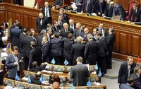 Вход в президиум парламента заблокирован «президентским» и «премьерским» стульями