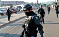 В Мексике банда на автомобилях напала на полицейских