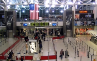 В Нью-Йорке срочно эвакуировали пассажиров из аэропорта им. Кеннеди