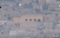 Сирийский водитель авто в последний миг увернулся от ракеты (Видео)