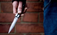 Посреди улицы на киевлянина напали с ножом
