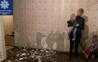 Без мебели, но с червями: в Днепре дети жили в сплошной антисанитарии