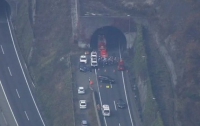 В Японии завалило тоннель с автомобилями внутри