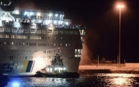 В море загорелся лайнер с пассажирами на борту
