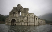 В Мексике на водохранилище всплыл 400-летний затопленный храм