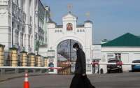 Под Черновцами священник с коронавирусом продолжил работать в церкви
