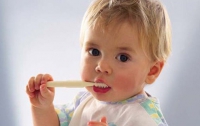 Первый раз к стоматологу привести ребенка нужно в годик