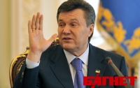 Янукович внес Азарова