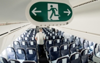 Пассажир авиалайнера Лиссабон — Дублин искусал соседа и умер
