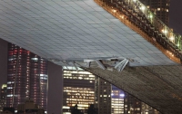 Бруклинский мост в Нью-Йорке протаранил кран (ФОТО)