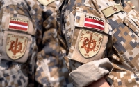 За незаконное ношение военной формы будут штрафовать в Латвии