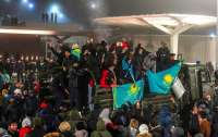 Президент Казахстана бесстрашно расстреливает протестующих граждан