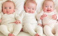 За третьего ребенка семьям увеличат выплаты