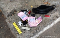 Злоумышленник, угрожая ножом, заставил мужчину снять деньги в банкомате