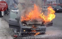 В Киеве на ходу загорелся автомобиль (Видео)