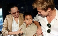 Анджелина Джоли усыновила седьмого ребенка
