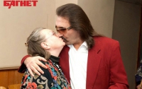 В Симферопольском гериатрическом доме-интернате вспомнили, как нужно целоваться (ФОТО)