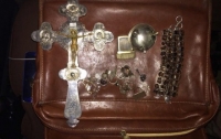 Коллекцию старинных ювелирных украшений обнаружили на границе с Молдовой