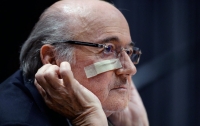 Экс-президенту ФИФА Йозефу Блаттеру удалили часть уха