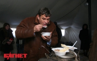 Заммэра Симферополя отведал пищу для бомжей (ФОТО)