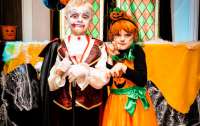 Княгиня Монако Шарлен показала детей в костюмах на Хэллоуин