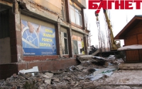 В Киеве обвалился бетонный балкон (ВИДЕО)