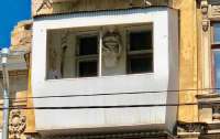 Балкон в Одессе испоганил скульптуру