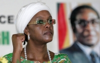 Первая леди Зимбабве избила фотомодель электрическим проводом