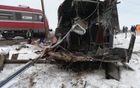 Поезд протаранил школьный автобус в Сербии