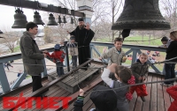 На Пасху киевляне звонили в колокола целыми семьями (ФОТО)
