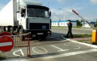 На белорусском КПП уже пятые сутки стоят более 100 фур