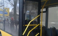 В киевском троллейбусе в час пик лопнуло стекло