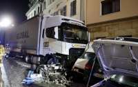 Пьяный водитель фуры устроил масштабную аварию в Нюрнберге