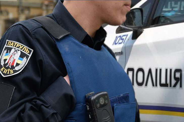 На патрульних у Києві напала група осіб, правоохоронці застосували чинність