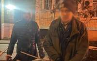 В Киеве разоблачили псевдовоенных, которые просили деньги возле торгового центра