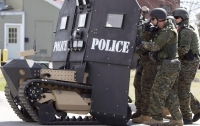 Трамп вооружит полицию бронетранспортерами и гранатометами