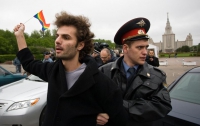 В Москве под мэрией задержали геев 