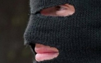 В Одесской области трое в масках с оружием ограбили ювелирку  